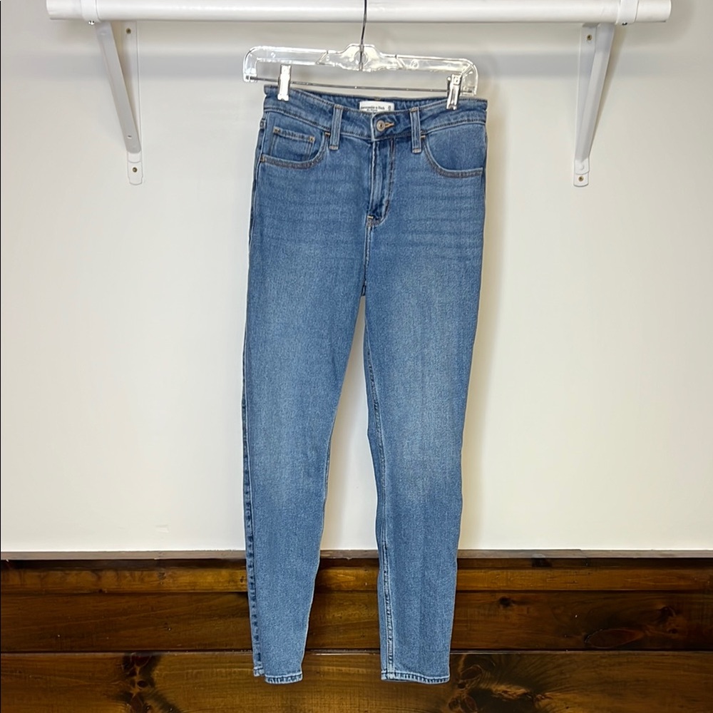 A&F The Skinny High Rise Jeans- 0